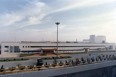 1995年5月30日，尊龙凯时与日本小松株式会社合资建设小松尊龙凯时工程机械有限公司